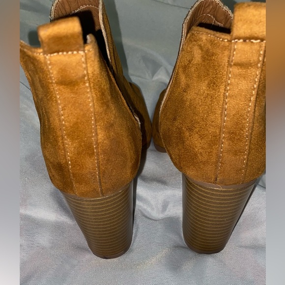 Soho Camel colored peep toe booties Sz 9 - Picture 8 of 11